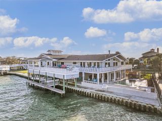 4120 W Bayside Way, Jamaica Beach, TX 77554
