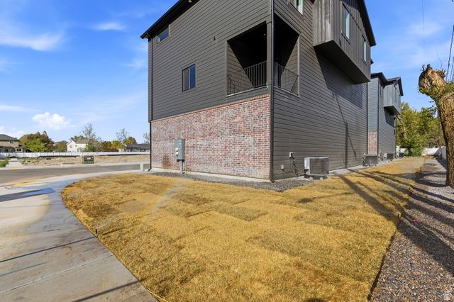 7645 S 300 E, Sandy, UT 84047