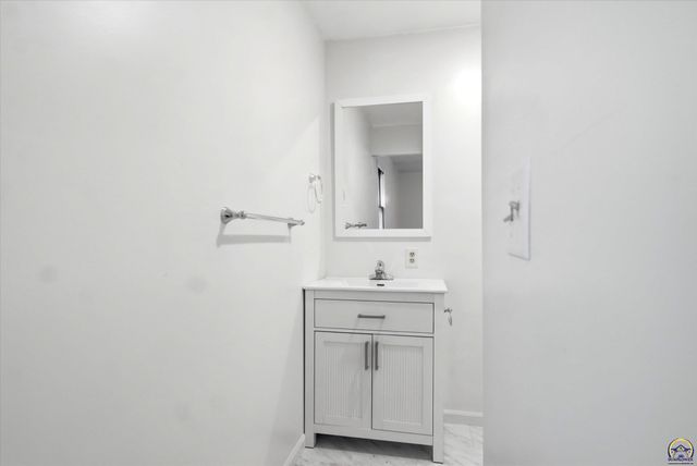4935 SE Tecumseh RD, Berryton, KS 66409