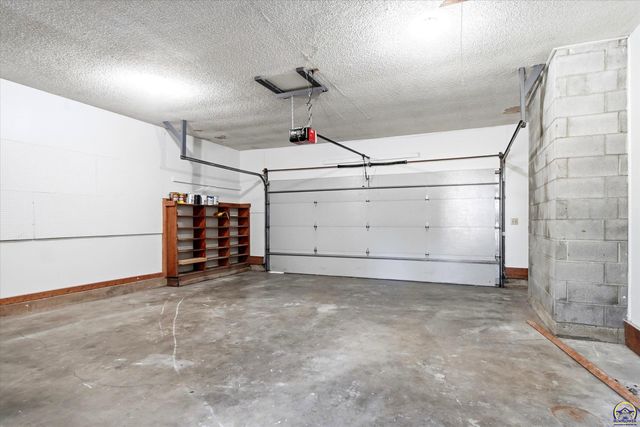4935 SE Tecumseh RD, Berryton, KS 66409