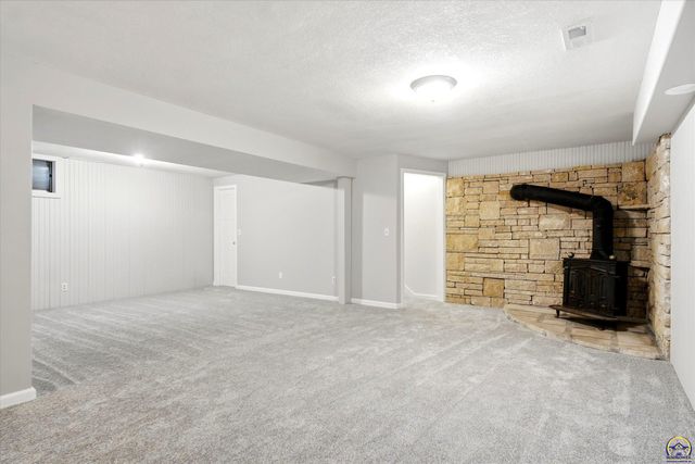 4935 SE Tecumseh RD, Berryton, KS 66409