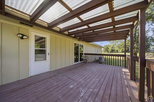 4935 SE Tecumseh RD, Berryton, KS 66409
