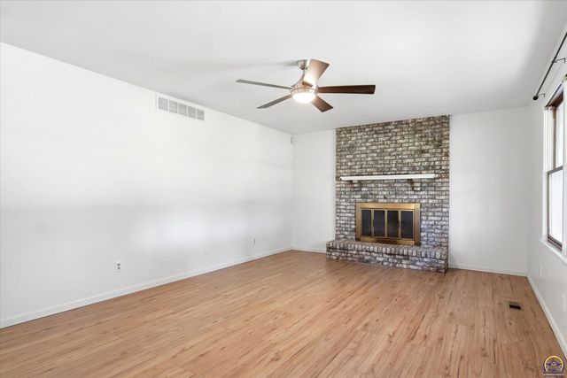 4935 SE Tecumseh RD, Berryton, KS 66409