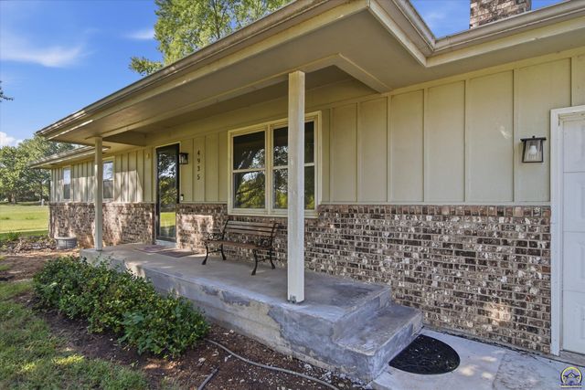 4935 SE Tecumseh RD, Berryton, KS 66409