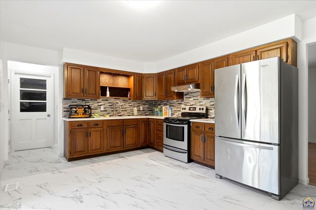 4935 SE Tecumseh RD, Berryton, KS 66409