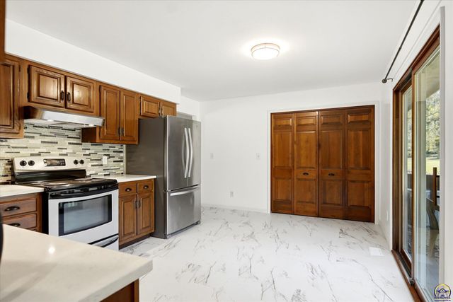 4935 SE Tecumseh RD, Berryton, KS 66409