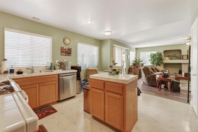1024 Mabel Josephine Ct, Tracy, CA 95377