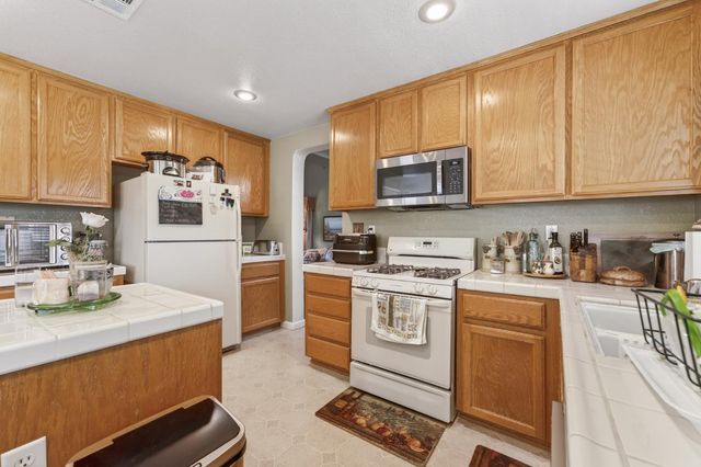 1024 Mabel Josephine Ct, Tracy, CA 95377