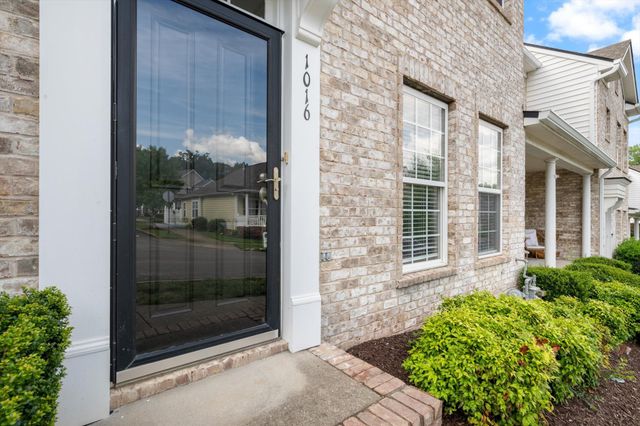 1016 Loxley Dr, Nashville, TN 37211
