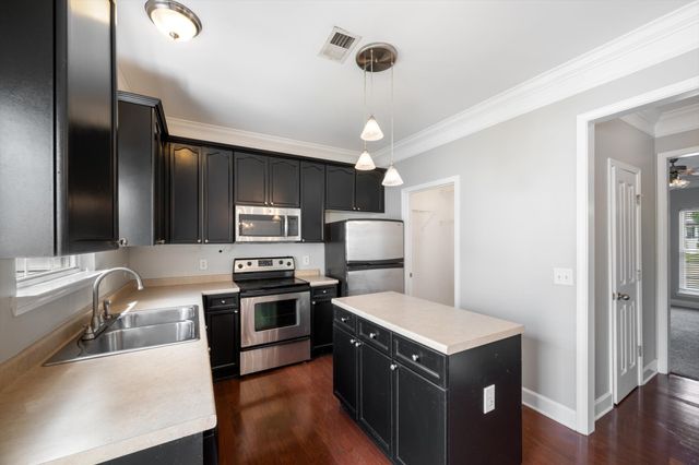 1016 Loxley Dr, Nashville, TN 37211