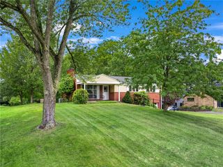 3947 Farmview Dr, Hampton, PA 15116