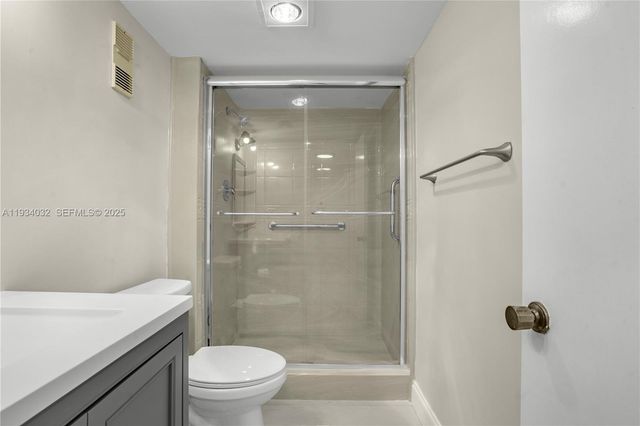 1300 Saint Charles Pl 301, Pembroke Pines, FL 33026