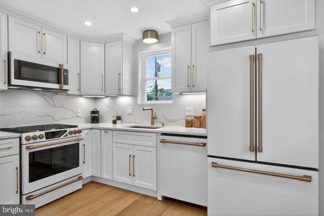 8214 LAUREL DR, Parkville, MD 21234