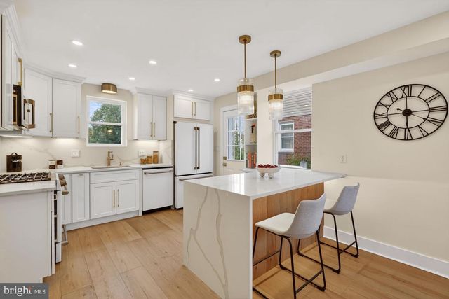 8214 LAUREL DR, Parkville, MD 21234
