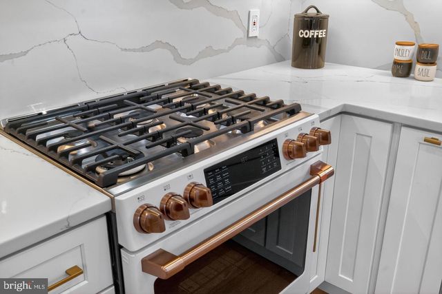 8214 LAUREL DR, Parkville, MD 21234