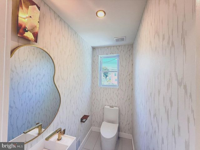 8214 LAUREL DR, Parkville, MD 21234