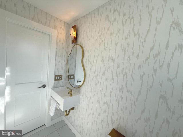 8214 LAUREL DR, Parkville, MD 21234