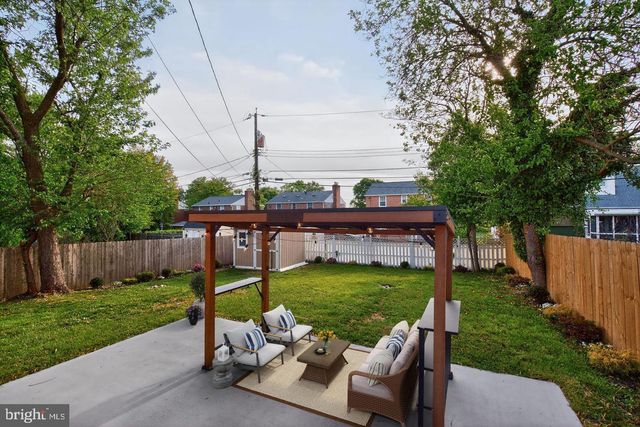 8214 LAUREL DR, Parkville, MD 21234