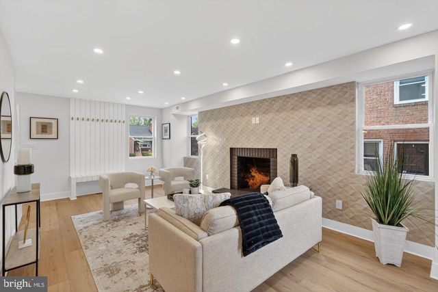 8214 LAUREL DR, Parkville, MD 21234