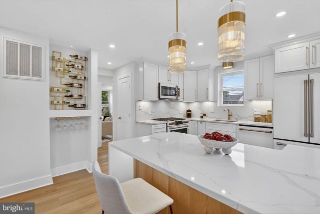 8214 LAUREL DR, Parkville, MD 21234