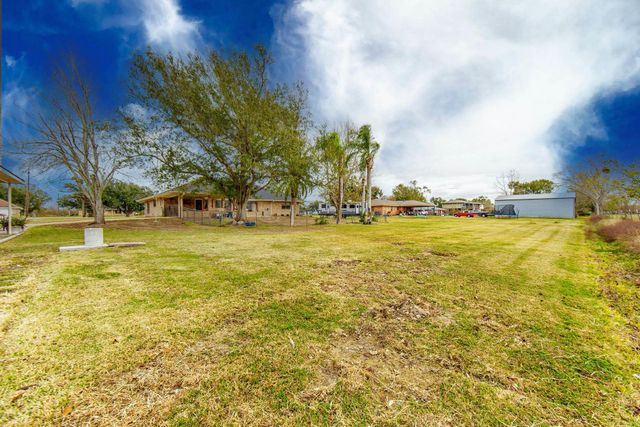 1418 Dr. Beatrous Road, Theriot, LA 70397