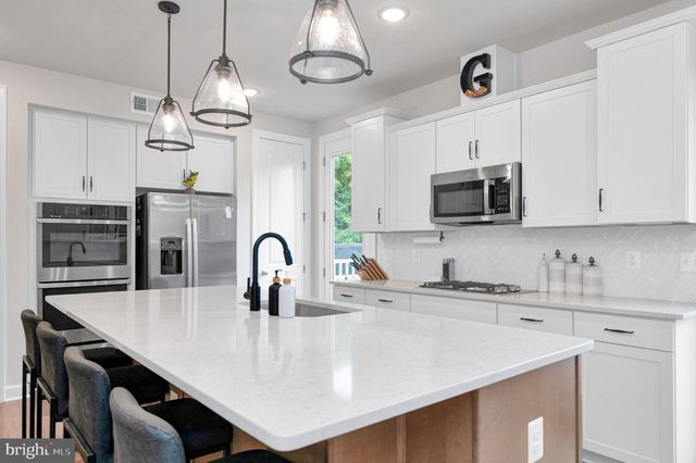 7203 MOUNTAINEER DR, Alexandria, VA 22306