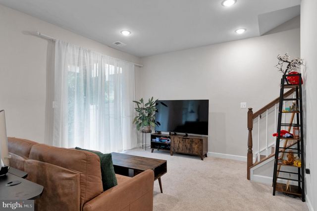 7203 MOUNTAINEER DR, Alexandria, VA 22306