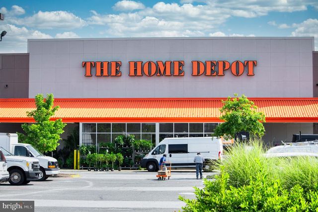 7203 MOUNTAINEER DR, Alexandria, VA 22306