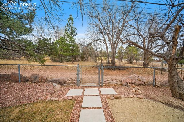 1009 Panorama Drive, Colorado Springs, CO 80904