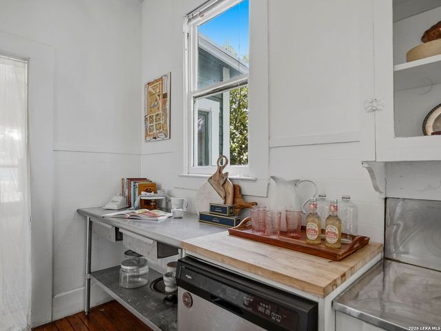 201 E Rische, San Antonio, TX 78204