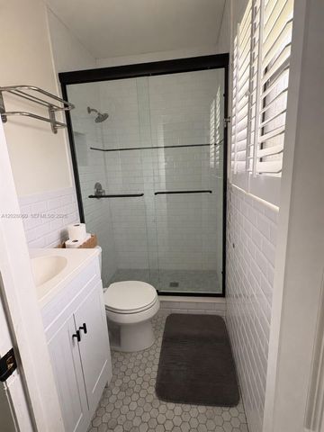 11 Redwood Circle, Plantation, FL 33317
