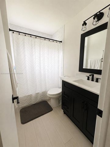 11 Redwood Circle, Plantation, FL 33317