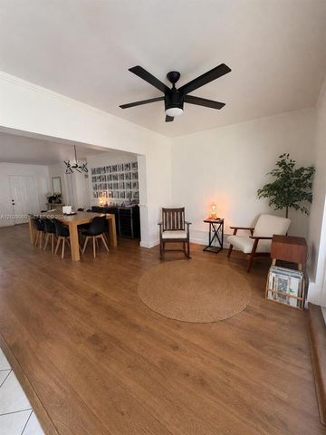 11 Redwood Circle, Plantation, FL 33317