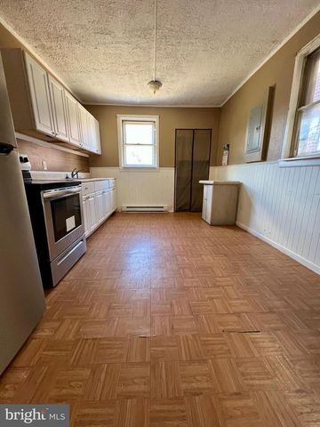 4584 G ST, Philadelphia, PA 19120