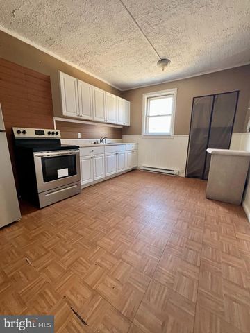 4584 G ST, Philadelphia, PA 19120