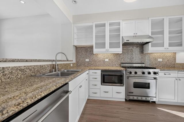 356 Santana Row 305, San Jose, CA 95128