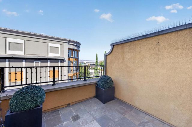 356 Santana Row 305, San Jose, CA 95128