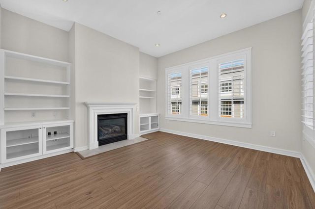 356 Santana Row 305, San Jose, CA 95128