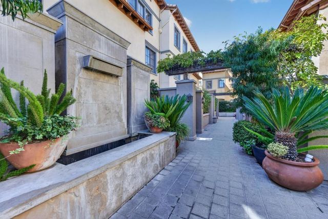 356 Santana Row 305, San Jose, CA 95128