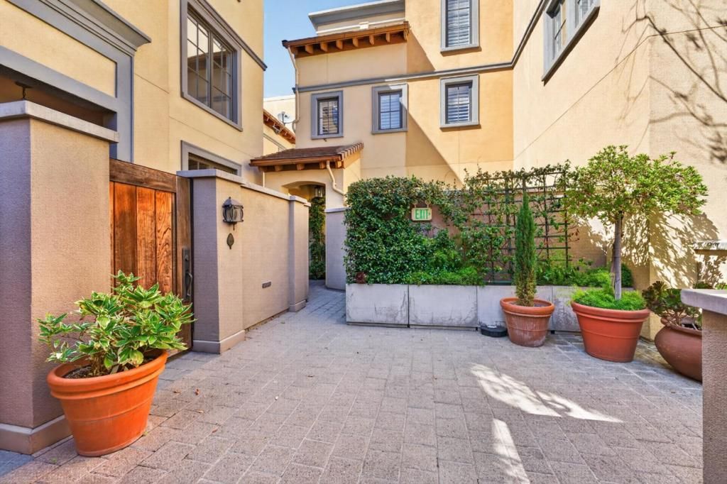 356 Santana Row 305, San Jose, CA 95128