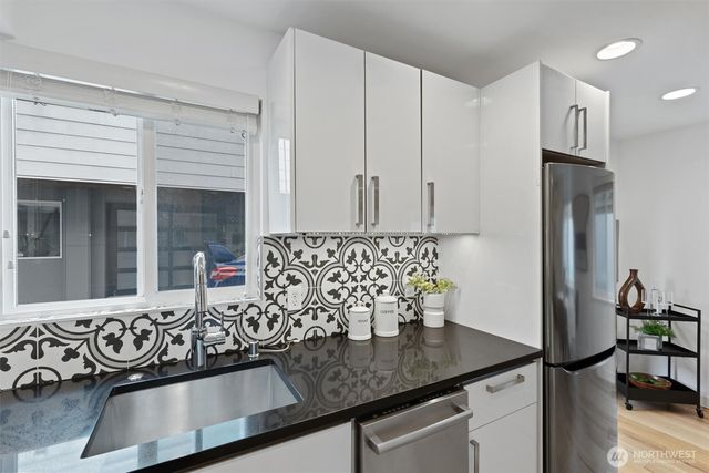 7009 Alonzo Avenue NW, Seattle, WA 98117