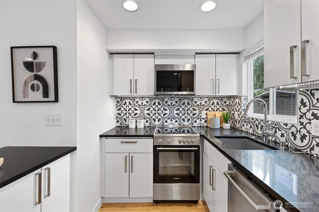 7009 Alonzo Avenue NW, Seattle, WA 98117