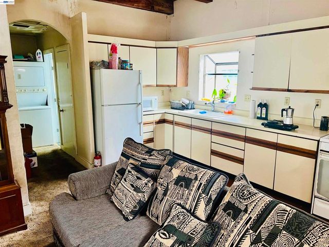 3308 Loma Vista Way, Oakland, CA 94619
