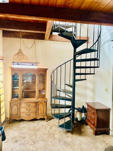 3308 Loma Vista Way, Oakland, CA 94619