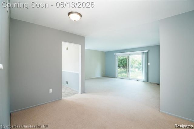 215 Woodsboro Drive, Royal Oak, MI 48067