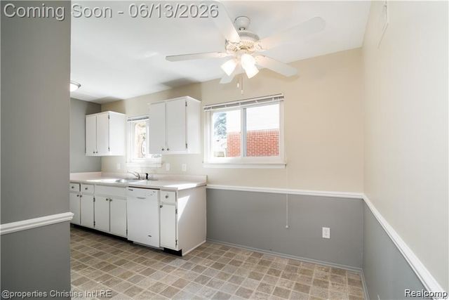 215 Woodsboro Drive, Royal Oak, MI 48067