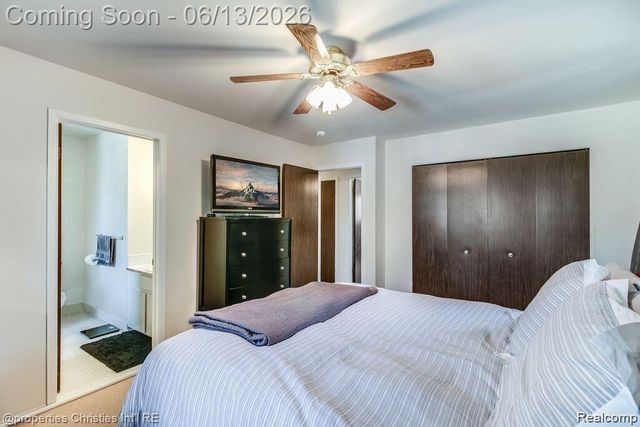215 Woodsboro Drive, Royal Oak, MI 48067