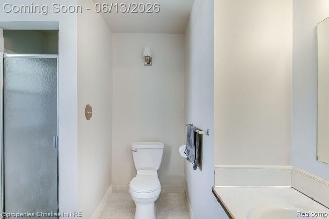 215 Woodsboro Drive, Royal Oak, MI 48067