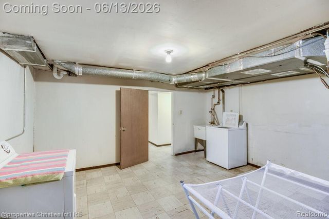 215 Woodsboro Drive, Royal Oak, MI 48067
