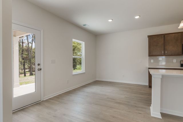 572 Nightengale Ridge Dr, Columbia, TN 38401